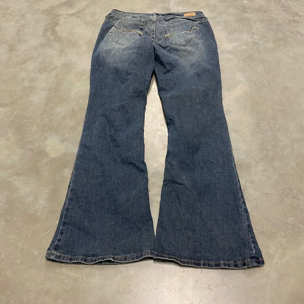 Reign Curvy Fit Flare Jeans Women's Size 9 Short Blue Denim Stretch - Picture 4 of 5